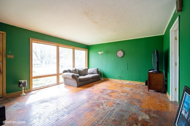 1043 Whitfield Road, Northbrook, IL 60062