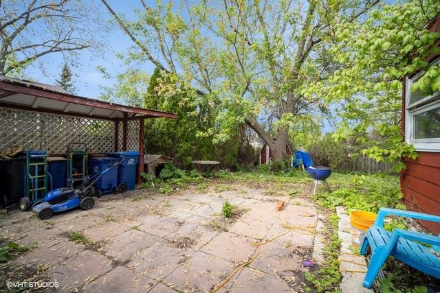 1043 Whitfield Road, Northbrook, IL 60062