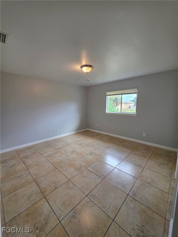 2502 Park RD, Lehigh Acres, FL 33971