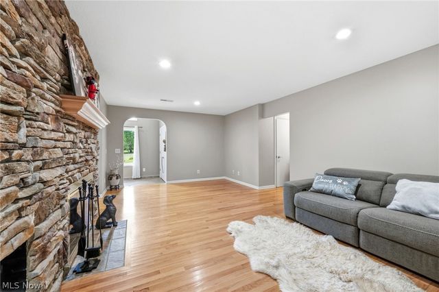 34995 Miles Road, Moreland Hills, OH 44022