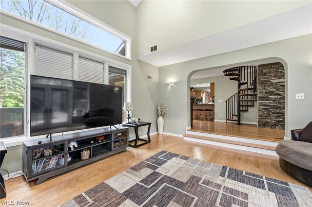 34995 Miles Road, Moreland Hills, OH 44022