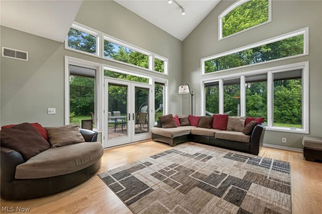 34995 Miles Road, Moreland Hills, OH 44022