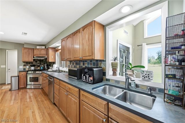 34995 Miles Road, Moreland Hills, OH 44022