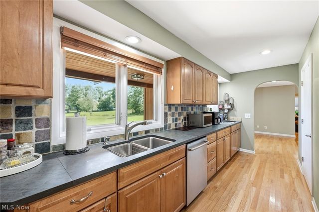 34995 Miles Road, Moreland Hills, OH 44022