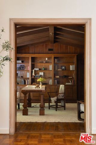 1025 N Crescent Drive, Beverly Hills, CA 90210