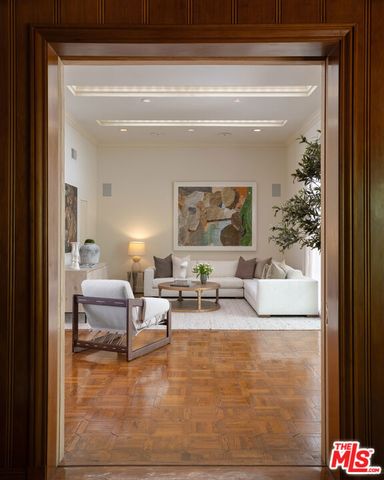 1025 N Crescent Drive, Beverly Hills, CA 90210
