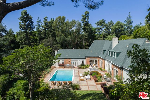 1025 N Crescent Drive, Beverly Hills, CA 90210