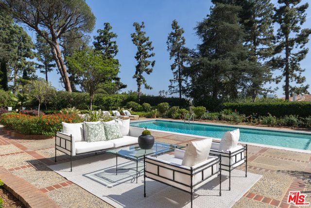 1025 N Crescent Drive, Beverly Hills, CA 90210