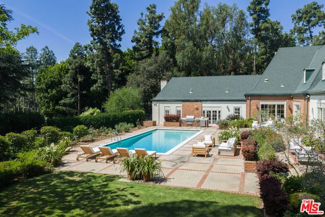 1025 N Crescent Drive, Beverly Hills, CA 90210