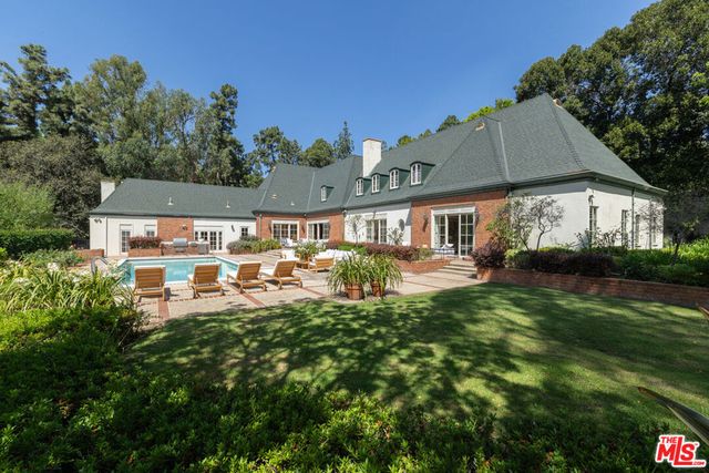 1025 N Crescent Drive, Beverly Hills, CA 90210