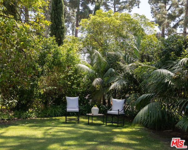 1025 N Crescent Drive, Beverly Hills, CA 90210