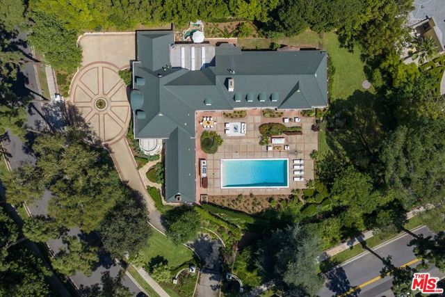 1025 N Crescent Drive, Beverly Hills, CA 90210