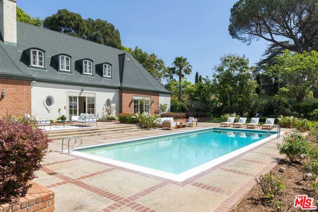 1025 N Crescent Drive, Beverly Hills, CA 90210