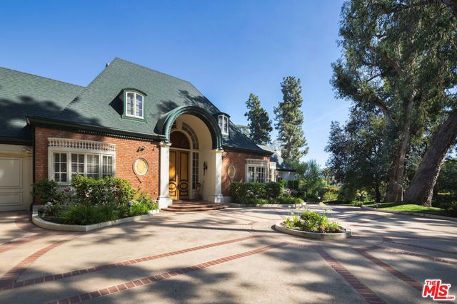 1025 N Crescent Drive, Beverly Hills, CA 90210