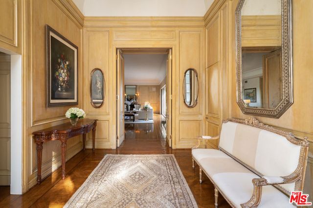 1025 N Crescent Drive, Beverly Hills, CA 90210