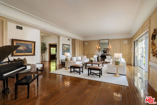 1025 N Crescent Drive, Beverly Hills, CA 90210
