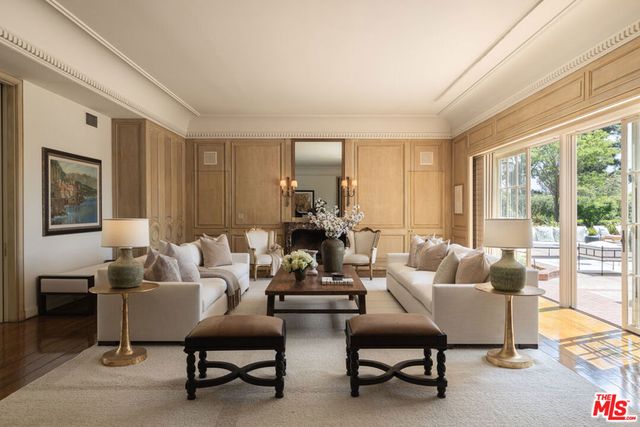 1025 N Crescent Drive, Beverly Hills, CA 90210