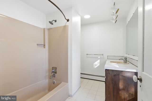 67 COLUMBIA AVE, Hopewell, NJ 08525