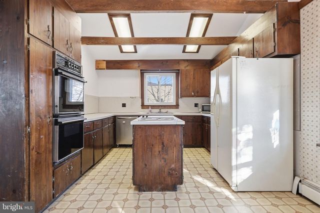 67 COLUMBIA AVE, Hopewell, NJ 08525