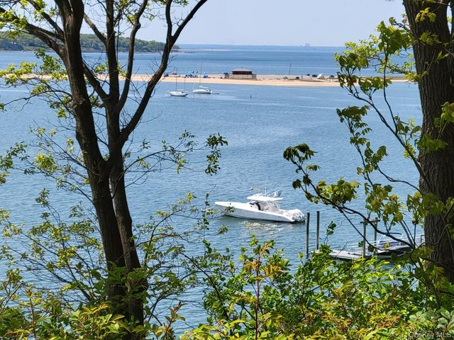 144 Old Winkle Point Road, Northport, NY 11768