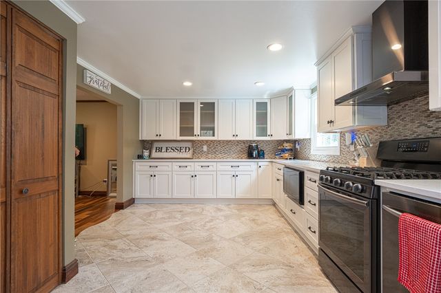 1072 Renton Rd, Plum Boro, PA 15239