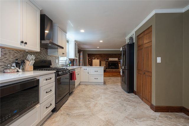 1072 Renton Rd, Plum Boro, PA 15239