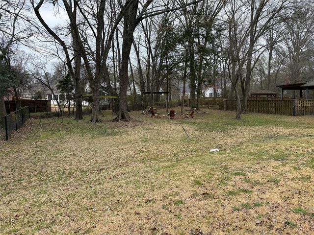 910 Holly Hill Lane, Mt Pleasant, TX 75455