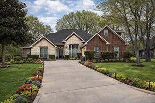 910 Holly Hill Lane, Mt Pleasant, TX 75455