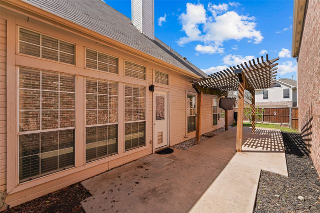 8609 Old Oak Drive, Irving, TX 75063