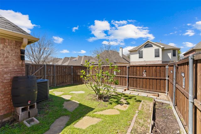 8609 Old Oak Drive, Irving, TX 75063