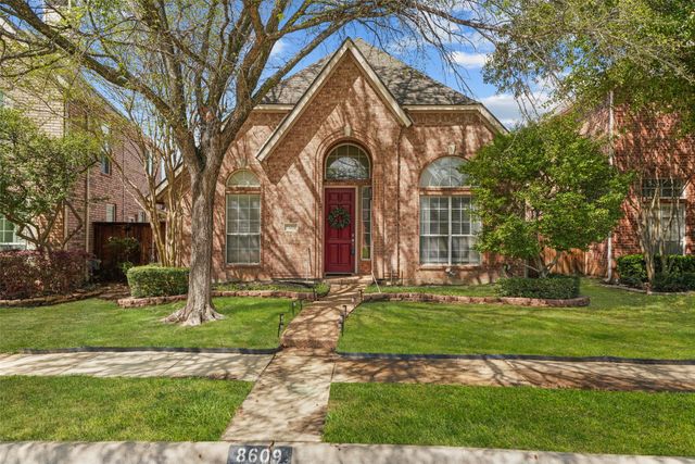 8609 Old Oak Drive, Irving, TX 75063