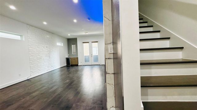 5855 Dolores Street, Houston, TX 77057
