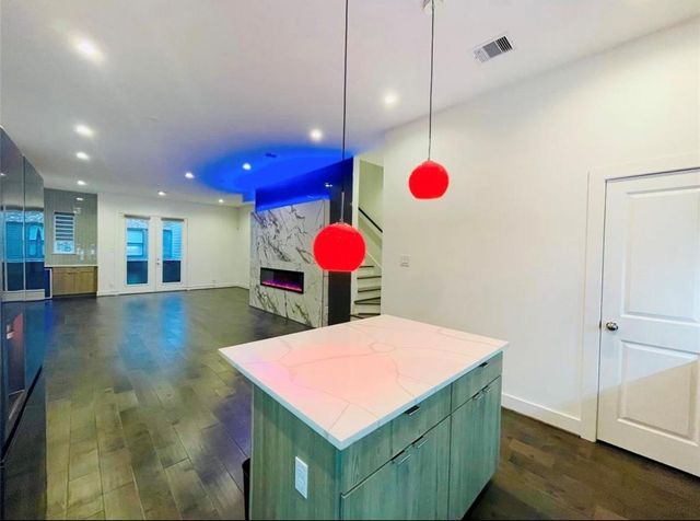 5855 Dolores Street, Houston, TX 77057