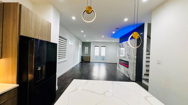 5855 Dolores Street, Houston, TX 77057