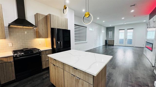 5855 Dolores Street, Houston, TX 77057