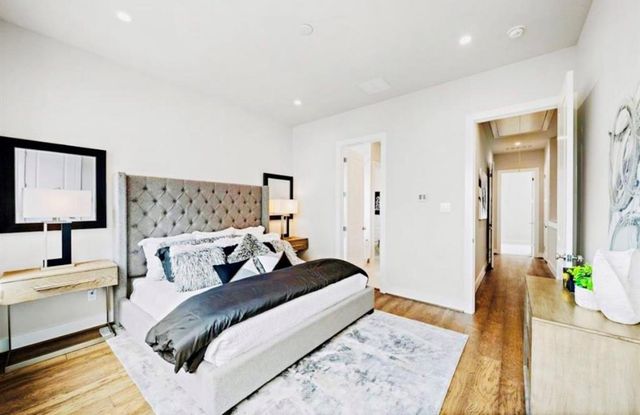 5855 Dolores Street, Houston, TX 77057