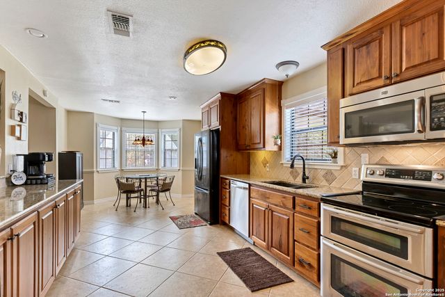 151 Flora, New Braunfels, TX 78130