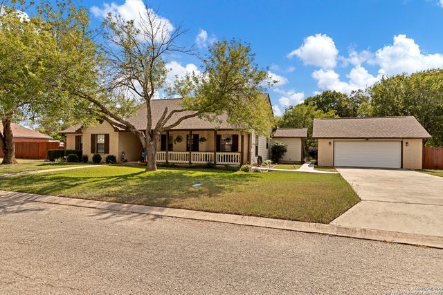 151 Flora, New Braunfels, TX 78130