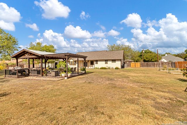 151 Flora, New Braunfels, TX 78130