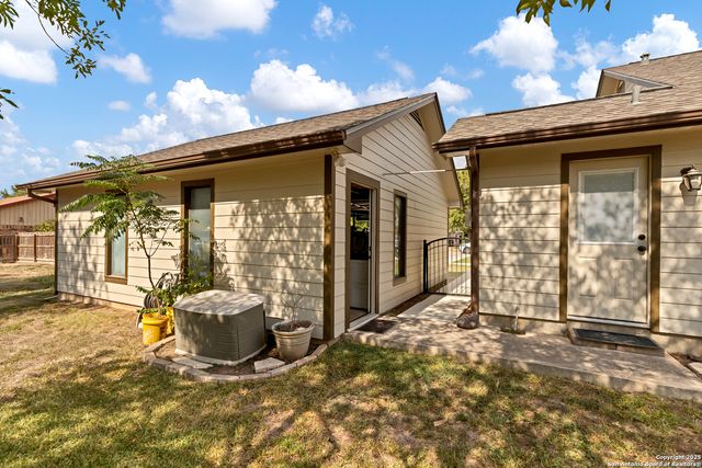 151 Flora, New Braunfels, TX 78130