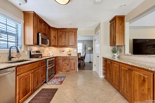 151 Flora, New Braunfels, TX 78130