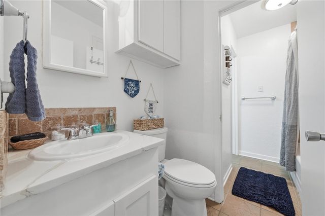 1904 Bay Ave, Rockport, TX 78382