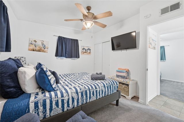1904 Bay Ave, Rockport, TX 78382