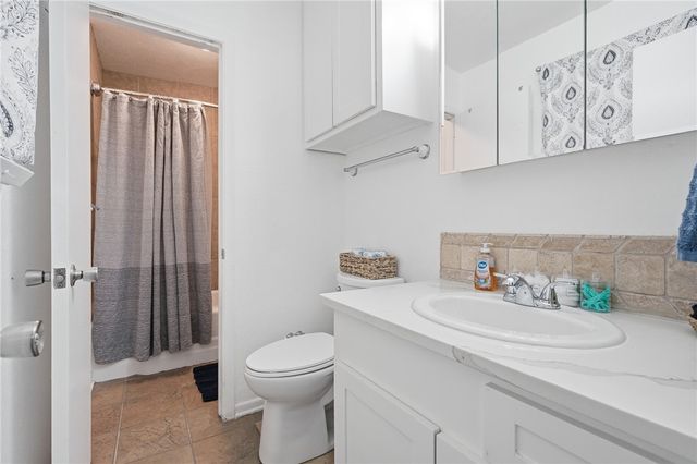 1904 Bay Ave, Rockport, TX 78382