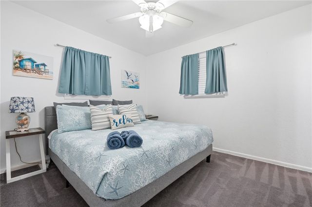 1904 Bay Ave, Rockport, TX 78382