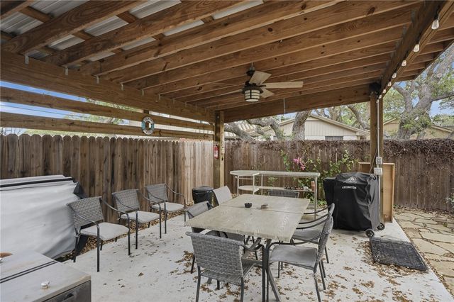 1904 Bay Ave, Rockport, TX 78382