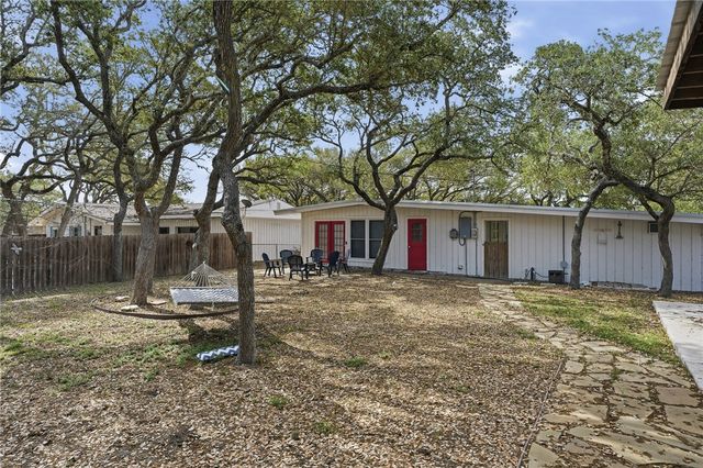 1904 Bay Ave, Rockport, TX 78382
