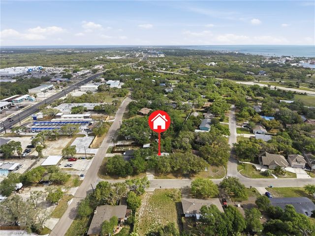 1904 Bay Ave, Rockport, TX 78382
