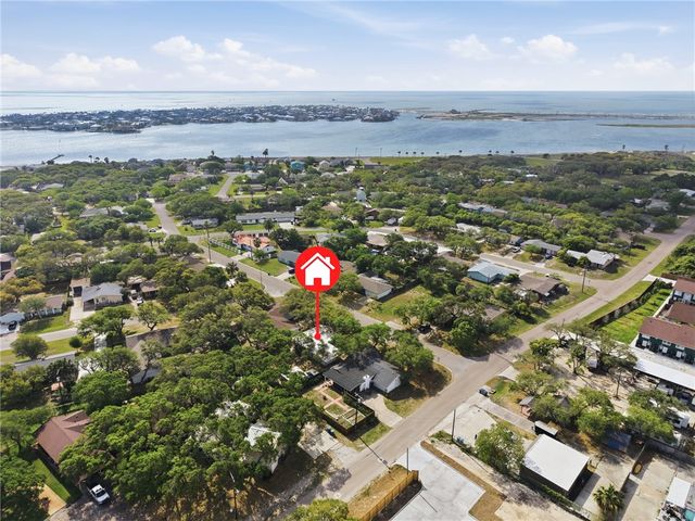 1904 Bay Ave, Rockport, TX 78382