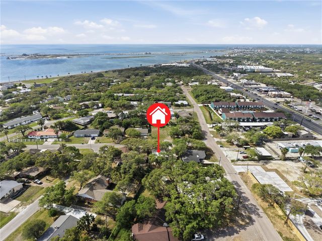 1904 Bay Ave, Rockport, TX 78382